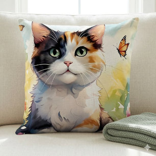Coussin Chat calicot dans un jardin printanier avec papill