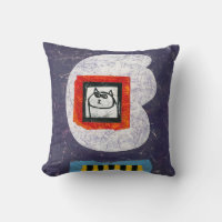 Chat Est Assis Pour L'Oreiller Photo De L'Annuaire