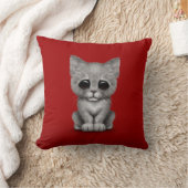 Coussin Chat gris mignon triste de chaton sur le rouge (Couverture)