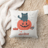 Coussin Chat noir d'Halloween assis sur le Citrouille (Couverture)