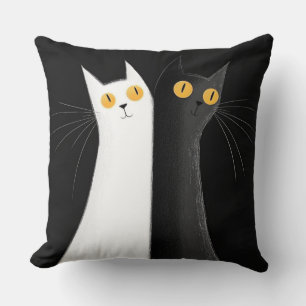 Coussin Chat noir et chats blancs sur fond noir