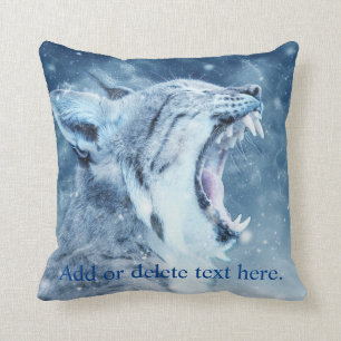 Coussin Chat sauvage dans la neige