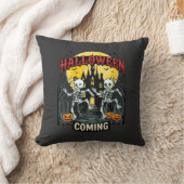 Coussin Château de squelettes dansants à l'approche d'Hall (Couverture)