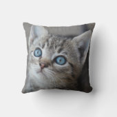 Coussin Chaton mignon dans le jardin (Verso)