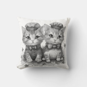 Coussin Chatons noirs et blancs avec nœud papillon et chap