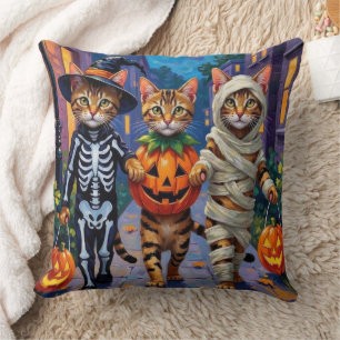 Coussin Chats du Bengale en costume d'Halloween