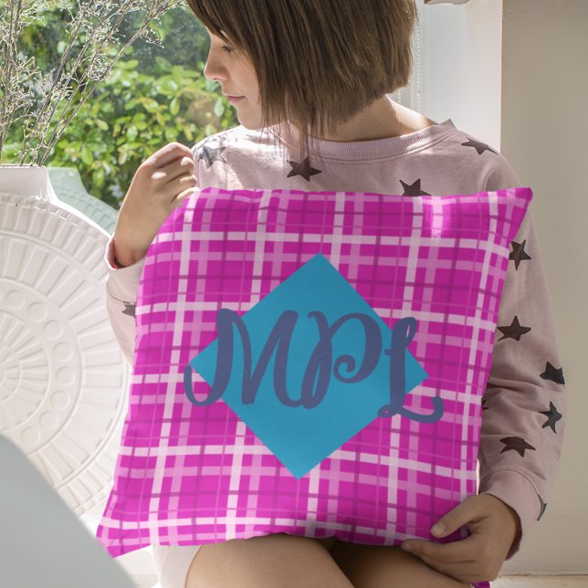 Coussin Chaud rose Plaid Monogramme Personnalisé Écouteur (Hot Pink Monogram Throw Pillow)