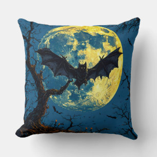 Coussin Chauve-souris sombre volant au-dessus d'un ciel éc