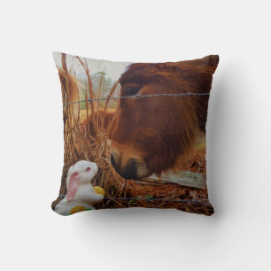 Coussin Cheval brun miniature et lapin de Pâques