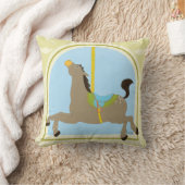 Coussin Cheval Carrousel par Juin Erica Vess (Couverture)