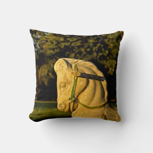 Coussin Cheval de châtaignes (Recto)