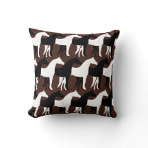 Chevaux blancs, noirs/Fond marron