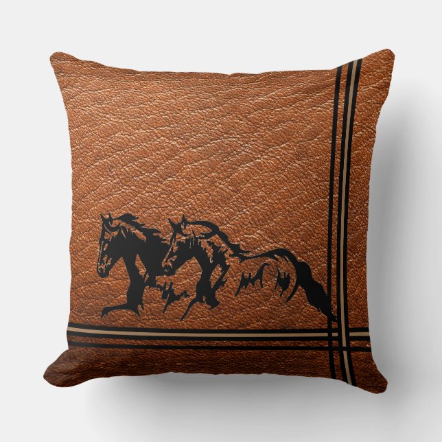 Coussin Chevaux noirs sur un riche Brown Faux Cuir sur un (Recto)