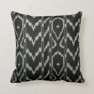 Coussin Chevron de la tribu Ikat moderne gris noir