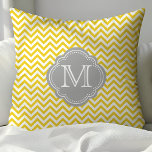 Coussin Chevron jaune et gris Monogramme<br><div class="desc">Personnalisez votre espace grâce à cet oreiller design doté d'un motif chevron jaune et gris et d'un monogramme personnalisable. Le design audacieux et les couleurs contrastées apportent une touche de modernité à toutes les chambres, ce qui en fait un lieu idéal pour les thèmes de décoration contemporaine et chic. Idéal...</div>