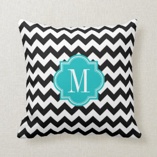 Coussin Chevron noir et blanc avec le monogramme turquoise