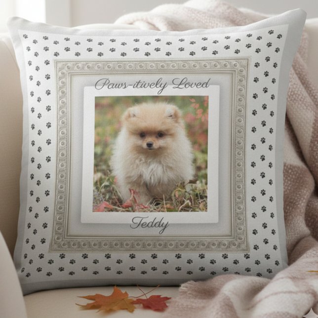 Coussin Chic Paws-itivement Aimé Photo de Compagnon à Quat (Boutique-style accent pillow with a blend of classic elegance and modern playfulness)