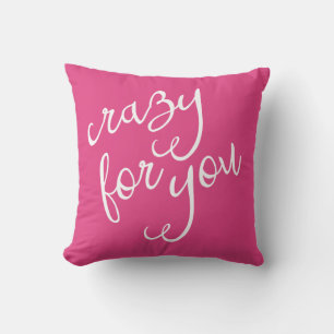 Coussin Chic rose vif et blanc typographie folle de vous