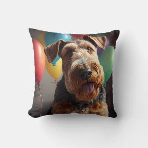 Coussin Chien Airedale avec gâteau et ballons 