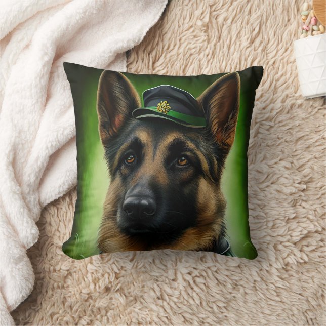 Coussin Chien berger allemand en tenue de jour St. Patrick (Couverture)