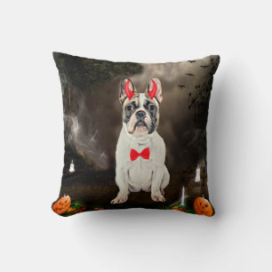 Coussin Chien de taureau français en costume d'Halloween