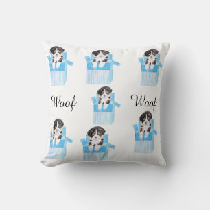 Coussin Chien mignon avec une boite bleue