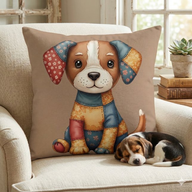 Coussin Chien Patchwork Fantaisiste Art Populaire Cottagec (Whimsical Patchwork Puppy Folk Art Cottagecore Throw Pillow Mockup A)