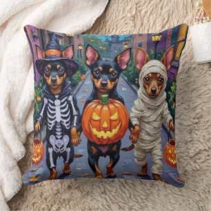 Coussin Chiens Affenpinscher faisant Trick-or-Treating pou