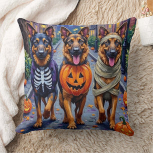 Coussin Chiens bergers allemands en train de trick ou de t