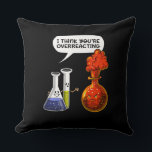Coussin Chimie Science Vous Réagissez De Manière Drôle<br><div class="desc">Chimie Science Vous Surréagissez Drôle Conception de plaisanterie pour les amateurs de chimie.</div>