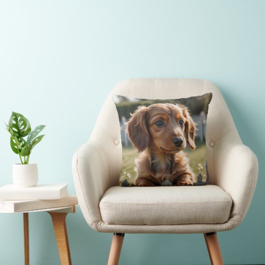 Coussin Chiot de Dachshund attendant à la clôture (Chaise)