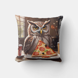 Coussin Chouette aimant la pizza au Café