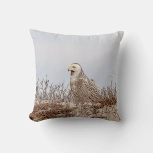 Coussin Chouette neige assise sur la plage