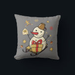 Coussin Christmas Snowman<br><div class="desc">Un mignon bonhomme de neige sur un traîneau avec un cadeau,  une petite lettre et des décorations de Noël.</div>