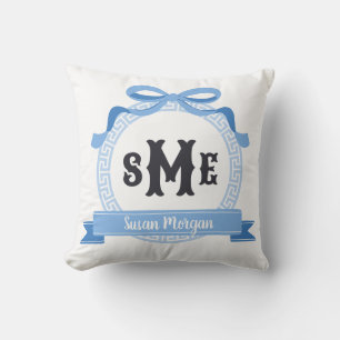 Coussin Ciel Bleu Clair Monogramme à Nœud à Clé Grecque