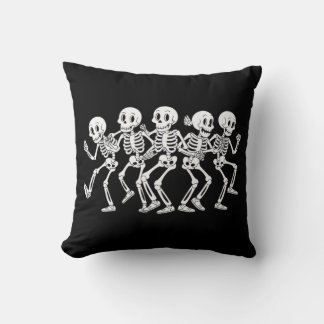 Coussin cinq squelettes dansants