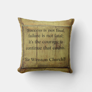 Coussin Citation de Winston Churchill; Succès Bois vieilli
