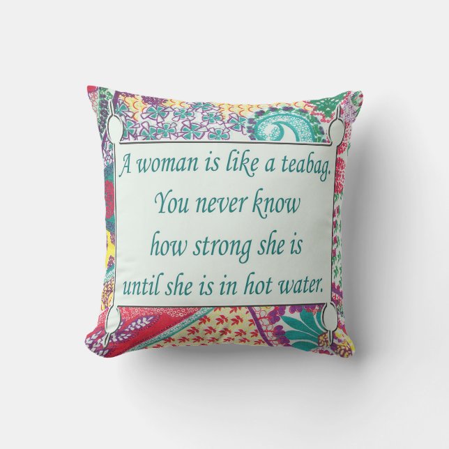 Coussin Citation Inspirationnelle, Une femme est comme un  (Recto)