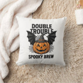 Coussin Citrouille d'Halloween Sorcière Double Trouble Vin (Couverture)