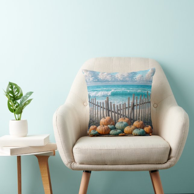 Coussin Citrouilles d'automne sur une plage (Chaise)