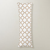 Coussin classique de corps de Quatrefoil - amande (Devant (Vertical))