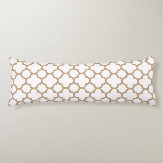 Coussin classique de corps de Quatrefoil - amande (Devant)