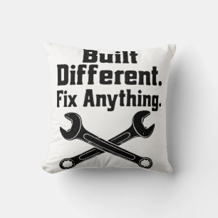 Coussin Clé de Mécanicien Répare Tout Construit Différemme