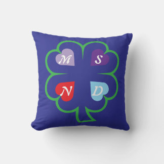 Coussin Clover avec les coeurs