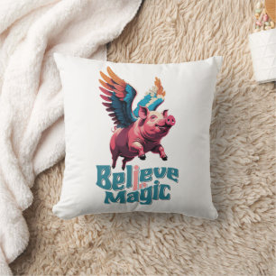 Coussin Cochon mignon avec ailes colorées   Croire en la m