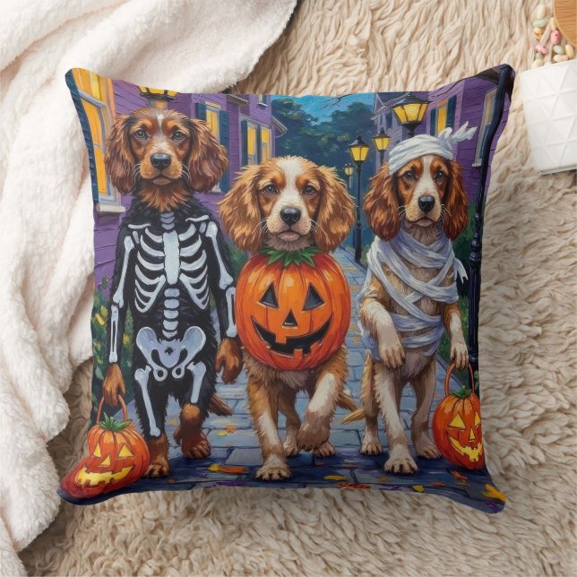 Coussin Cocker Spaniel Dogs Trick-or-Treating à Halloween (Couverture)