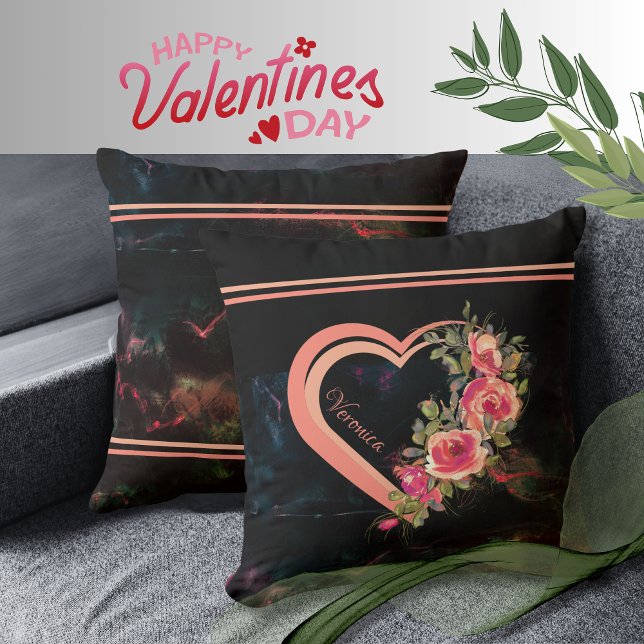 Coussin Cœur rose avec des roses  (Pink Heart with Roses Throw Pillow)
