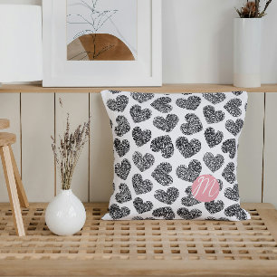 Coussin Coeurs de Doodle Noir et Blanc modernes Monogramme
