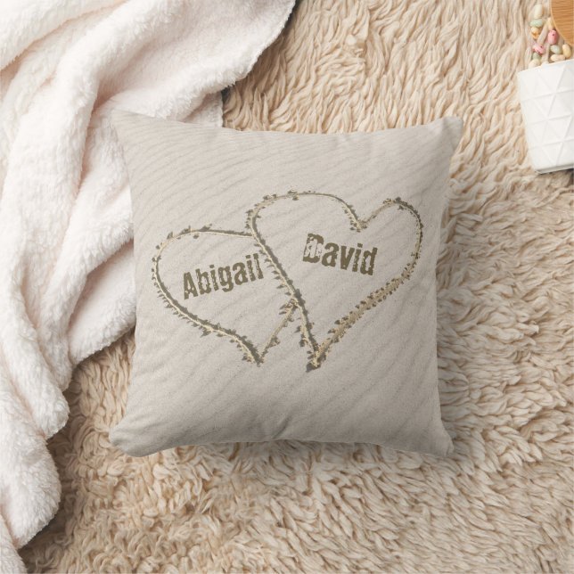Coussin Cœurs de sable de plage avec des noms (Couverture)