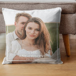 Coussin Collage de couple moderne photo et cadeau familial<br><div class="desc">Collage de couple moderne photo et cadeau familial minimal</div>